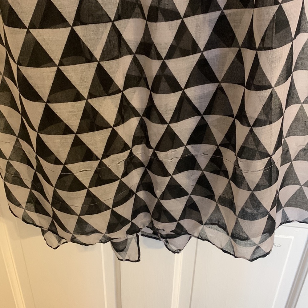 Targent Triangle Pattern Scarf - Picture 4 of 4